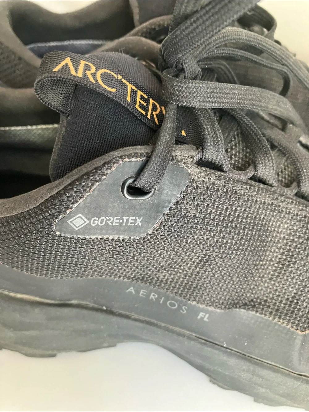 Arc'teryx Aerios FL Gore-Tex hiking shoes black gold Men’s 6.5 Women’s 8
